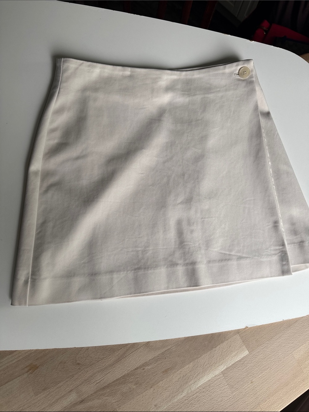 Aritzia Babaton Madden Wrap Skirt in Bone Off White Size 8 Preppy Academia EUC - Picture 4 of 12